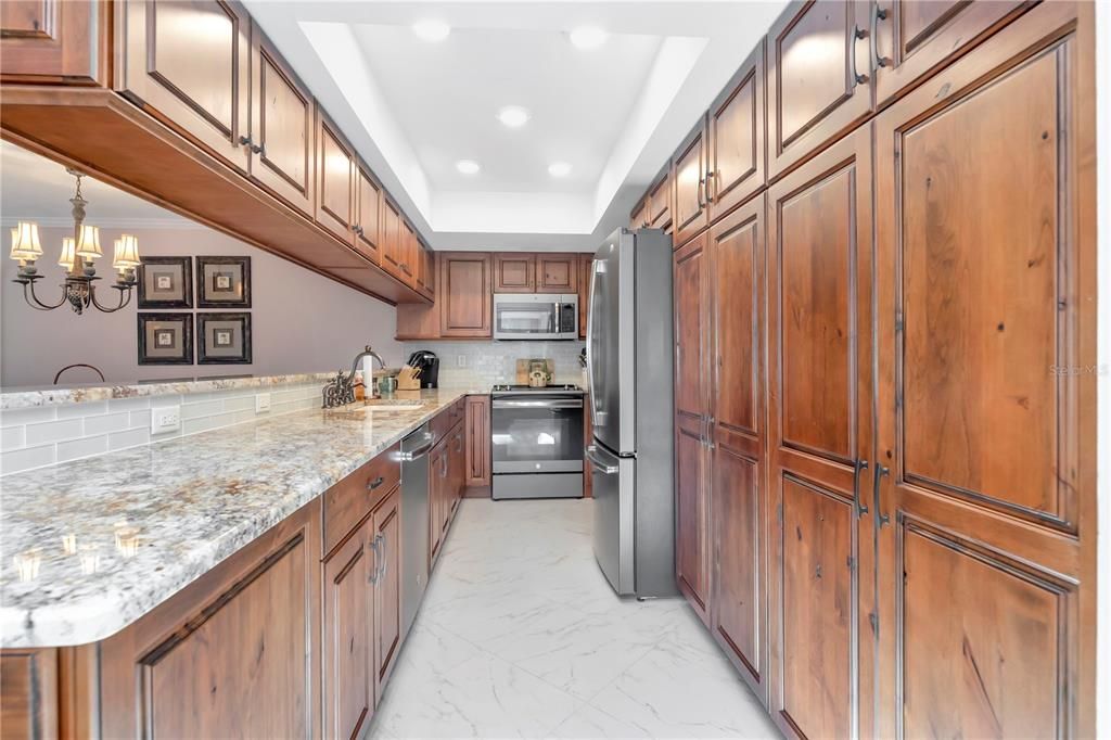 На продажу: $359,000 (2 спален, 2 ванн, 1070 Квадратных фут)