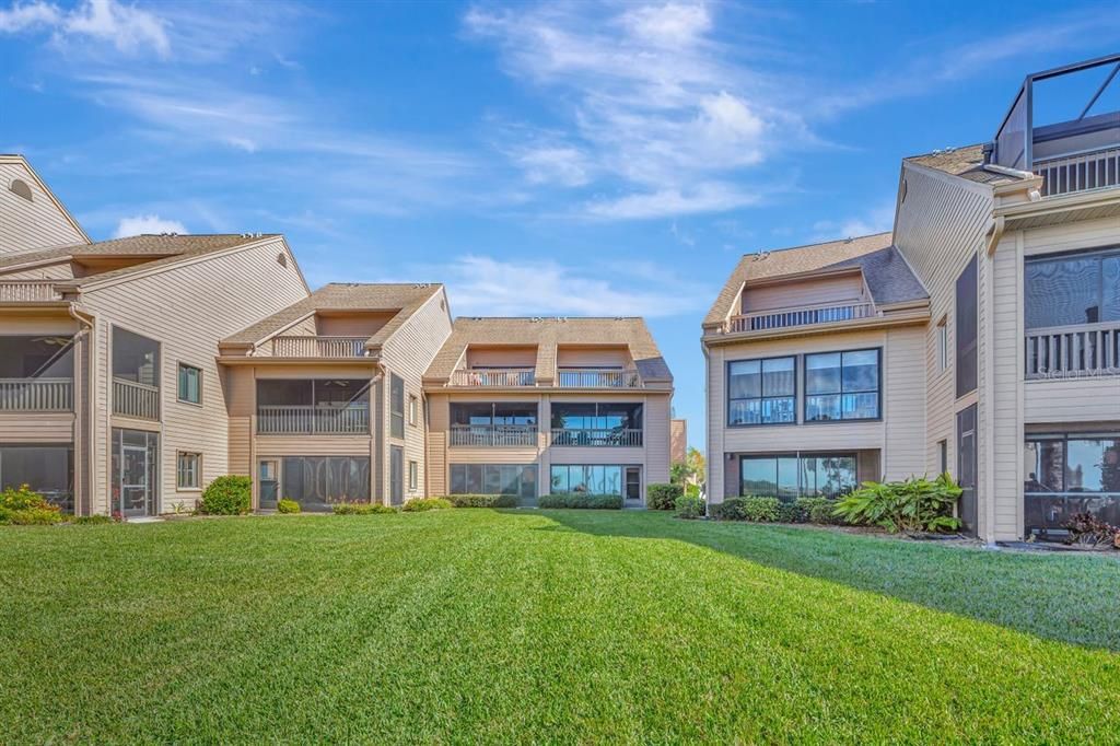 На продажу: $359,000 (2 спален, 2 ванн, 1070 Квадратных фут)