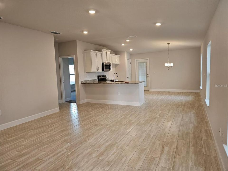 В аренду: $1,950 (3 спален, 2 ванн, 1418 Квадратных фут)