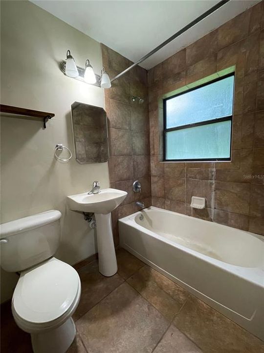 For Rent: $1,675 (3 beds, 2 baths, 1174 Square Feet)