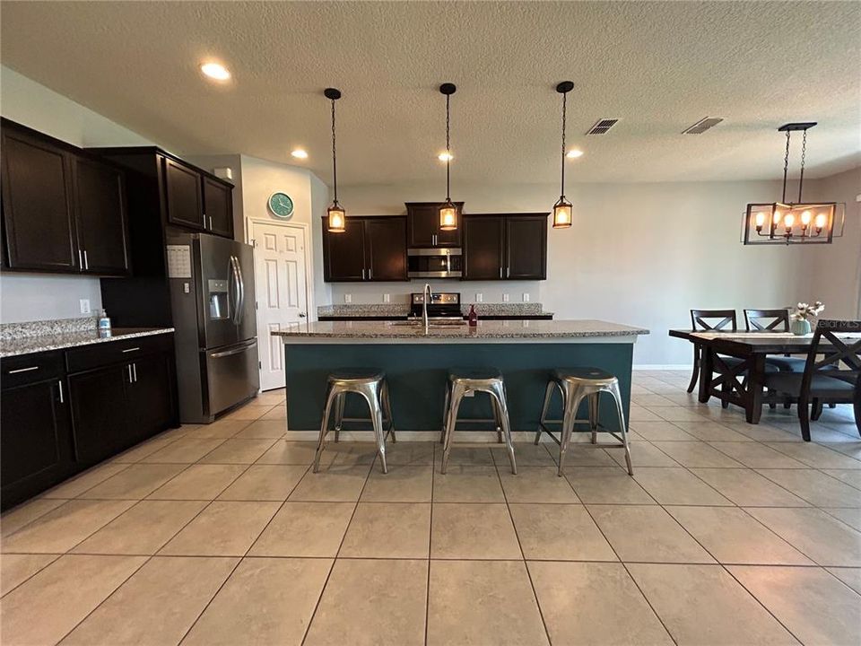 For Sale: $459,900 (4 beds, 3 baths, 2820 Square Feet)