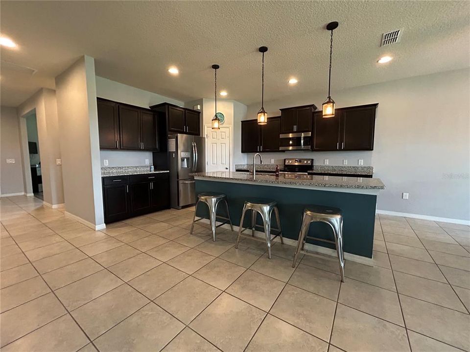 For Sale: $459,900 (4 beds, 3 baths, 2820 Square Feet)