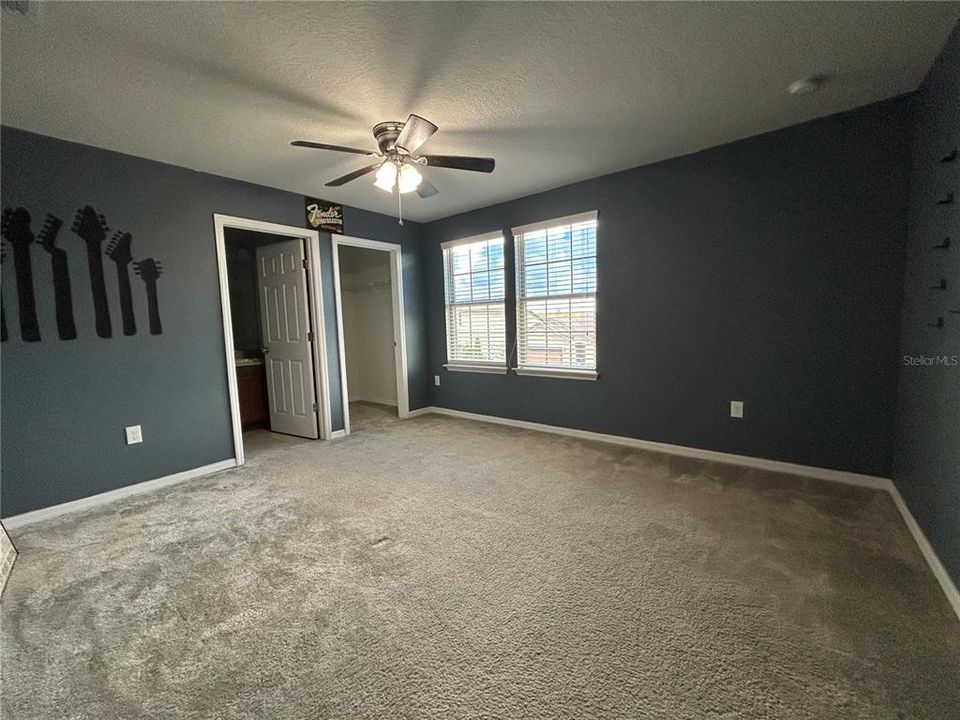 For Sale: $459,900 (4 beds, 3 baths, 2820 Square Feet)