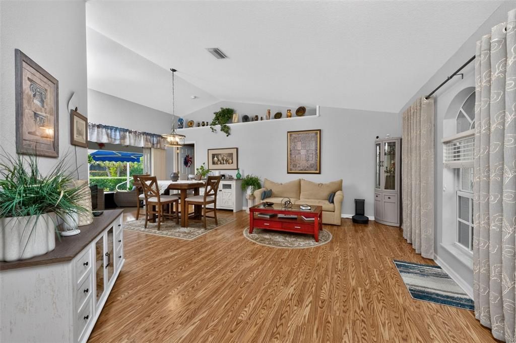 En Venta: $459,000 (4 camas, 3 baños, 2360 Pies cuadrados)
