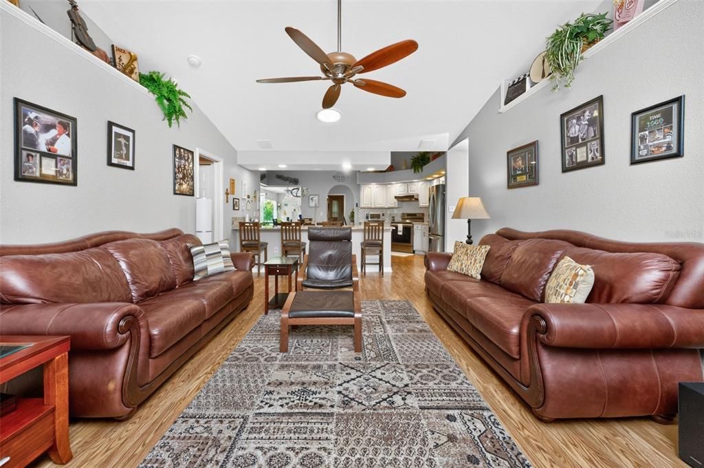 En Venta: $459,000 (4 camas, 3 baños, 2360 Pies cuadrados)