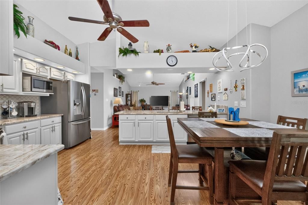 En Venta: $459,000 (4 camas, 3 baños, 2360 Pies cuadrados)