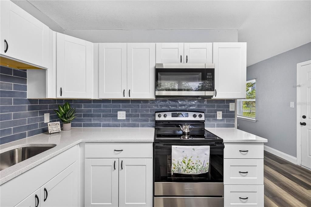 For Sale: $249,900 (3 beds, 1 baths, 900 Square Feet)
