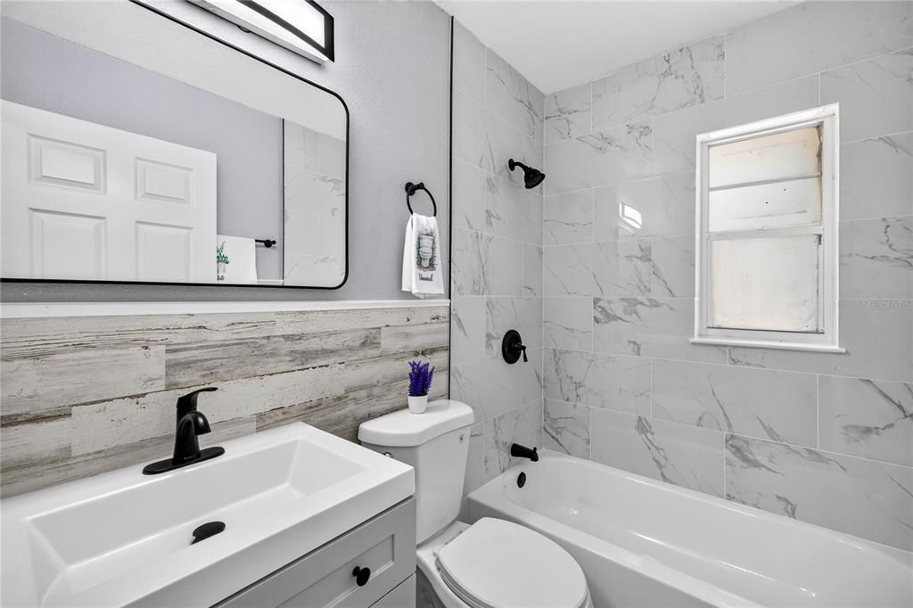 For Sale: $249,900 (3 beds, 1 baths, 900 Square Feet)