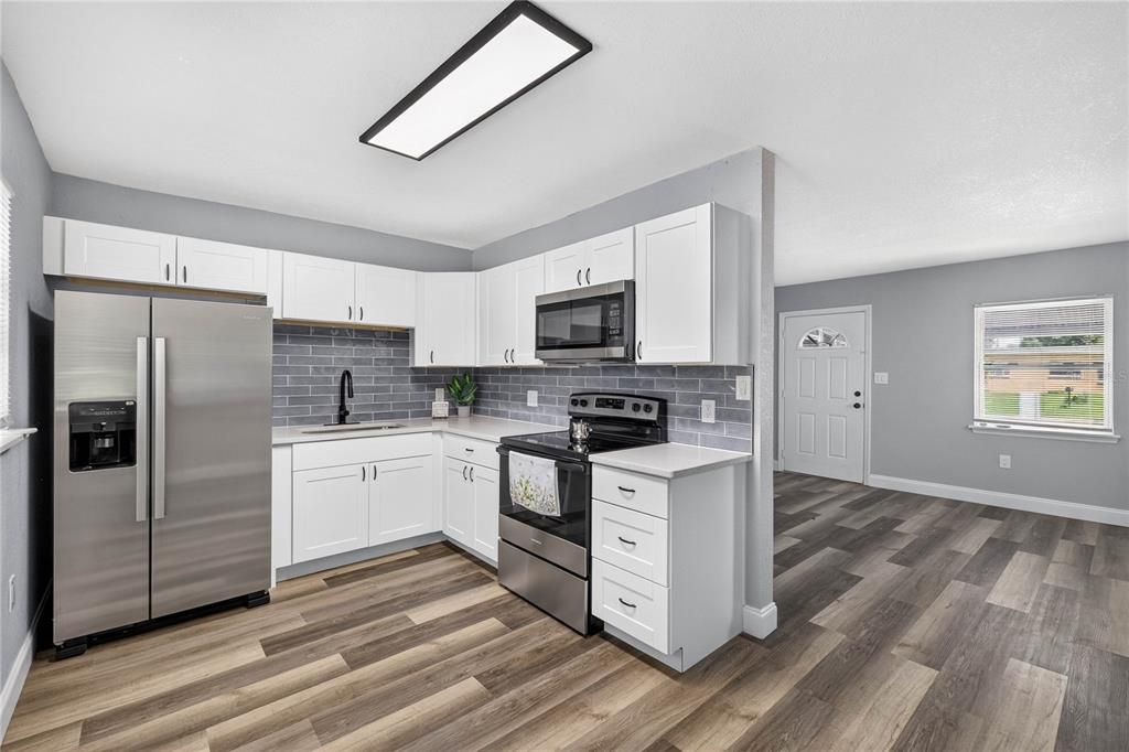 For Sale: $249,900 (3 beds, 1 baths, 900 Square Feet)