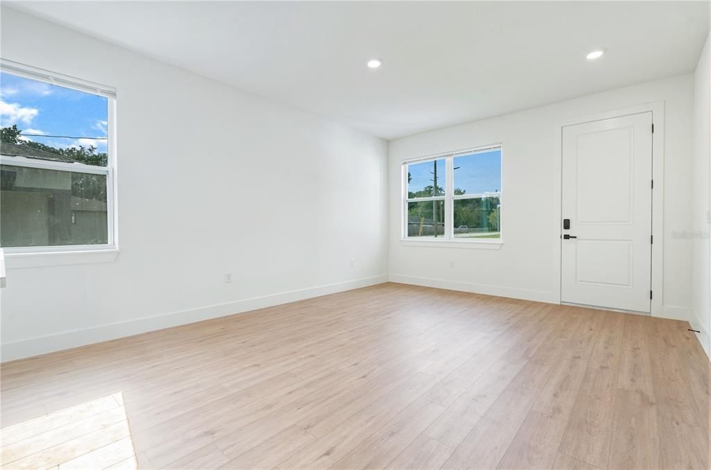 На продажу: $415,000 (4 спален, 2 ванн, 1665 Квадратных фут)