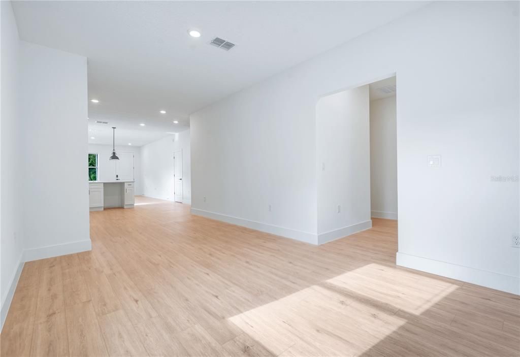 На продажу: $415,000 (4 спален, 2 ванн, 1665 Квадратных фут)