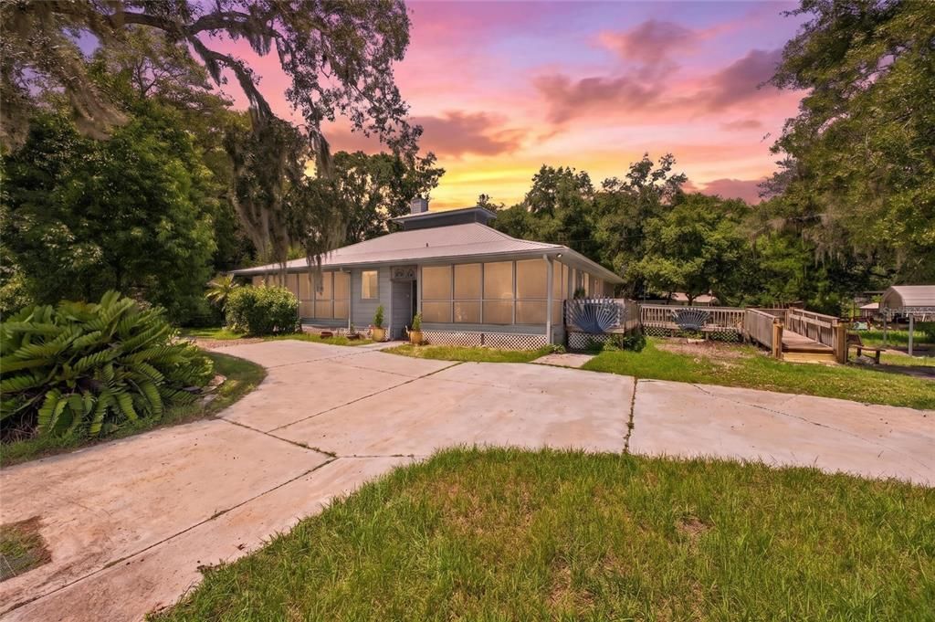 For Sale: $399,000 (2 beds, 2 baths, 1653 Square Feet)
