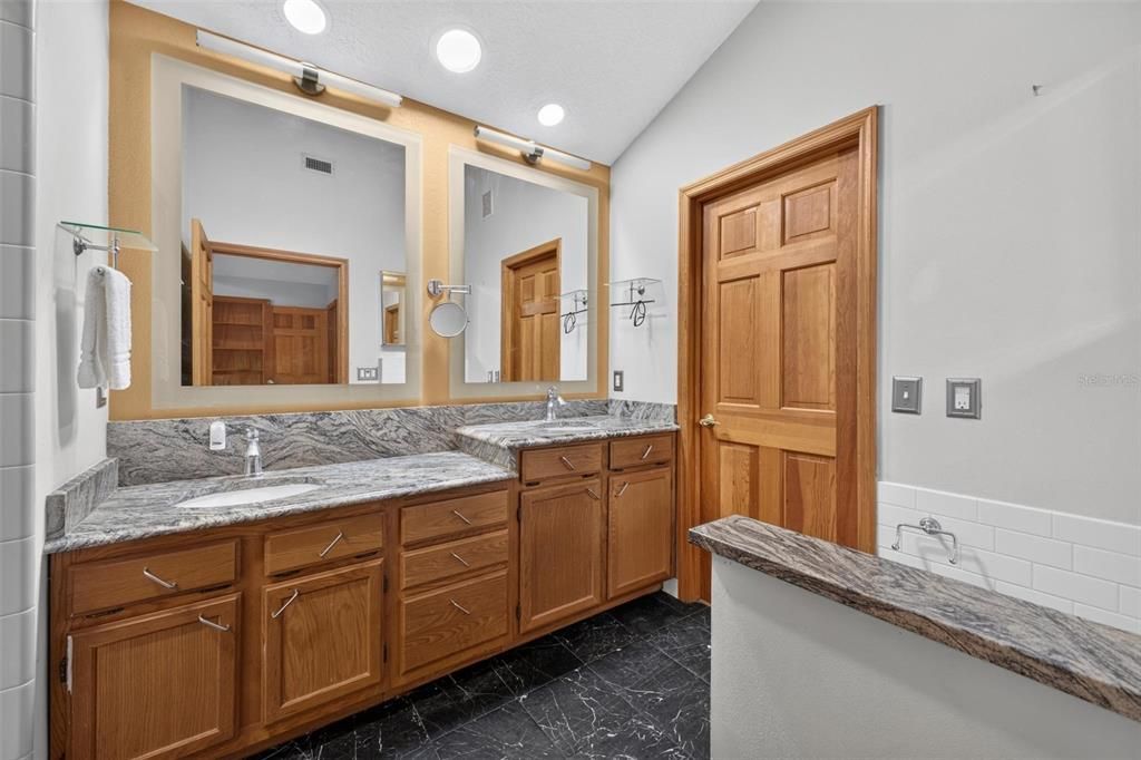 For Sale: $399,000 (2 beds, 2 baths, 1653 Square Feet)