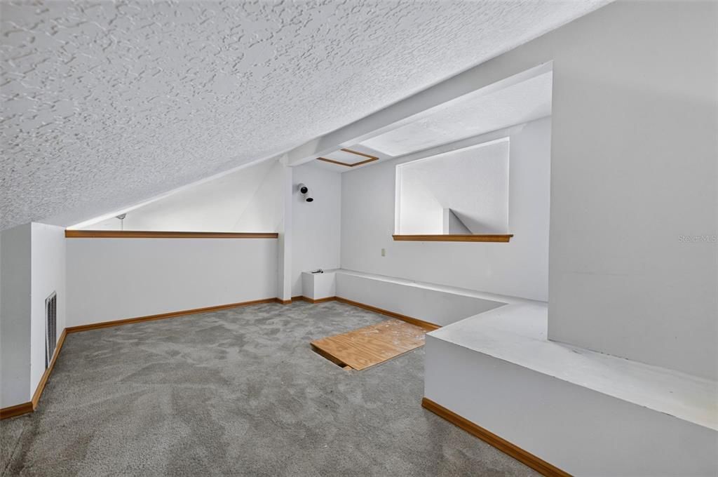 For Sale: $399,000 (2 beds, 2 baths, 1653 Square Feet)