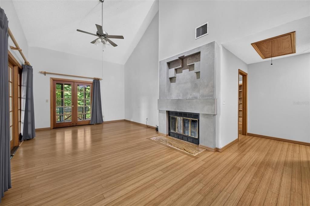 For Sale: $399,000 (2 beds, 2 baths, 1653 Square Feet)