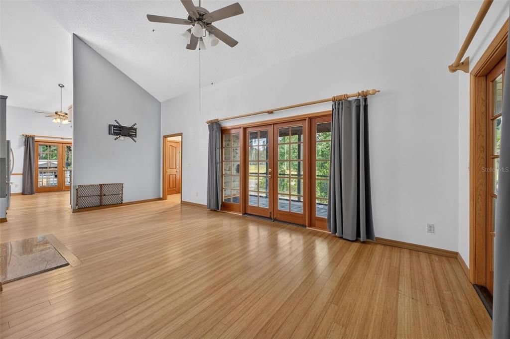 For Sale: $399,000 (2 beds, 2 baths, 1653 Square Feet)