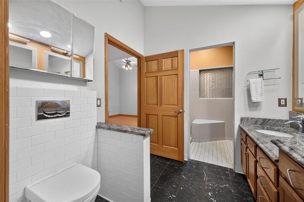 For Sale: $399,000 (2 beds, 2 baths, 1653 Square Feet)