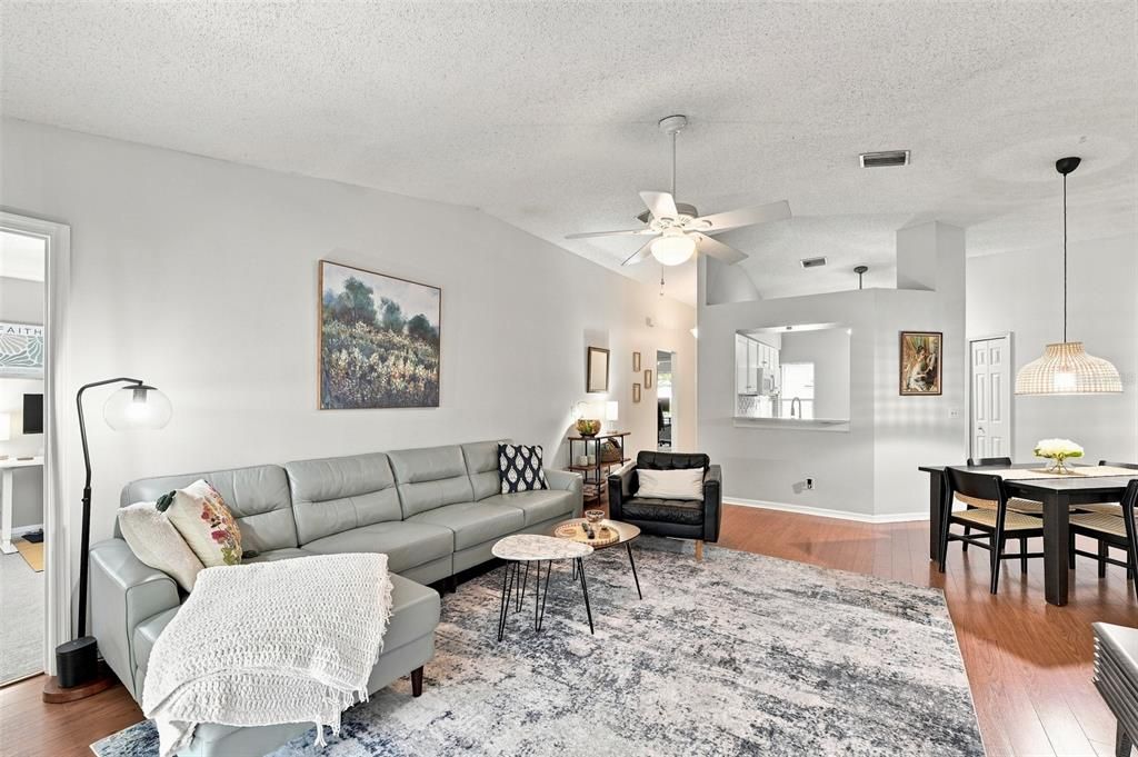 For Sale: $310,000 (4 beds, 2 baths, 1519 Square Feet)