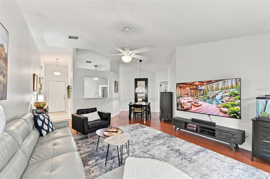 For Sale: $310,000 (4 beds, 2 baths, 1519 Square Feet)