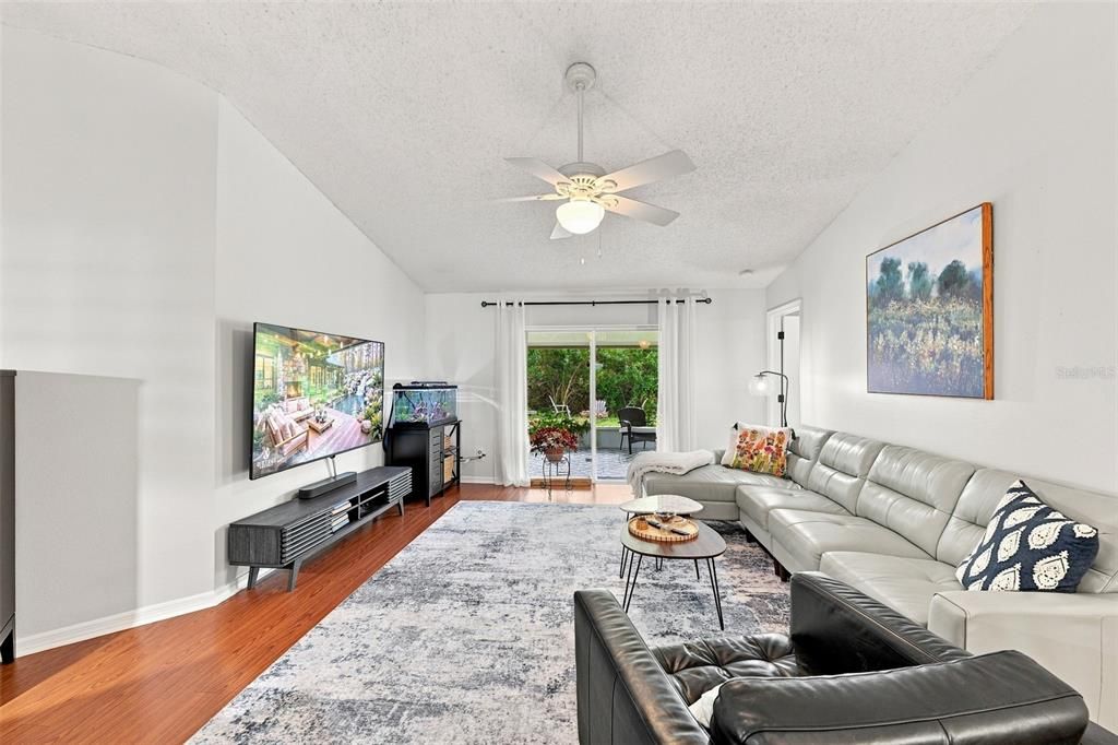 For Sale: $310,000 (4 beds, 2 baths, 1519 Square Feet)