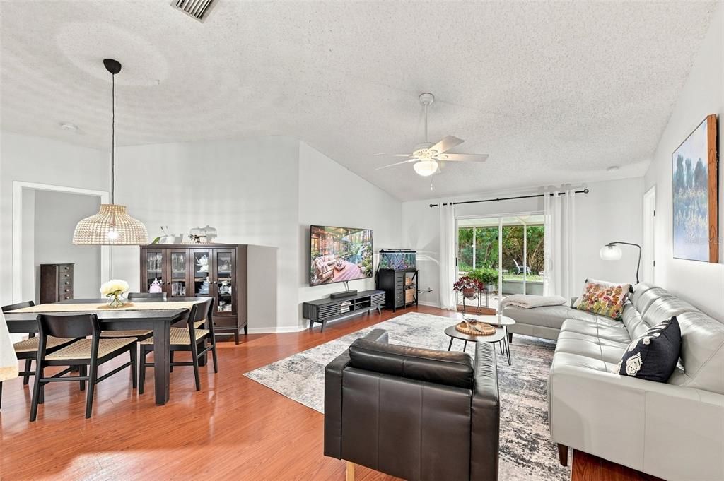 For Sale: $310,000 (4 beds, 2 baths, 1519 Square Feet)