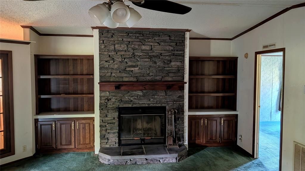 For Sale: $249,000 (3 beds, 2 baths, 1512 Square Feet)