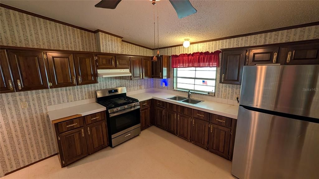 For Sale: $249,000 (3 beds, 2 baths, 1512 Square Feet)