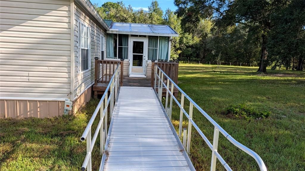 For Sale: $249,000 (3 beds, 2 baths, 1512 Square Feet)