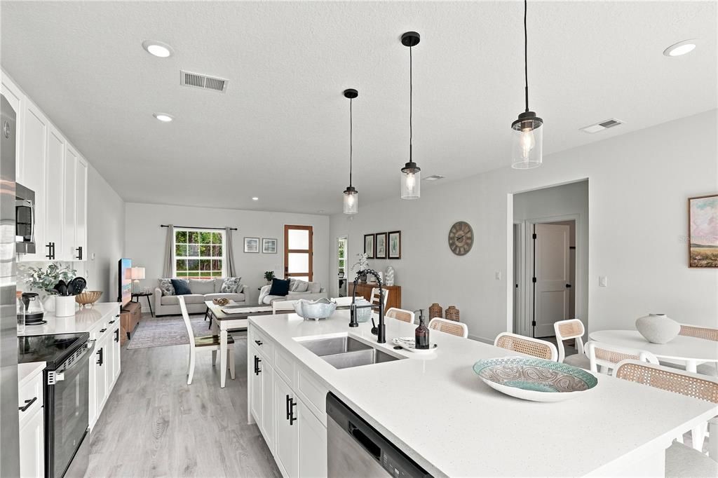 For Sale: $315,000 (4 beds, 2 baths, 1774 Square Feet)