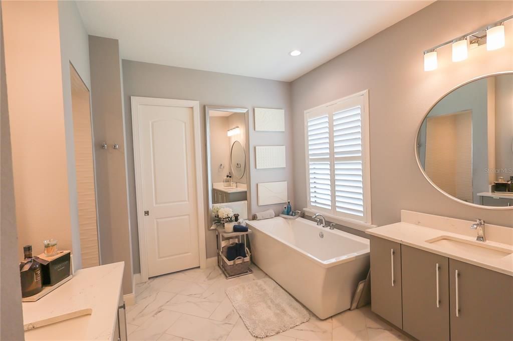 For Sale: $774,900 (4 beds, 3 baths, 2701 Square Feet)