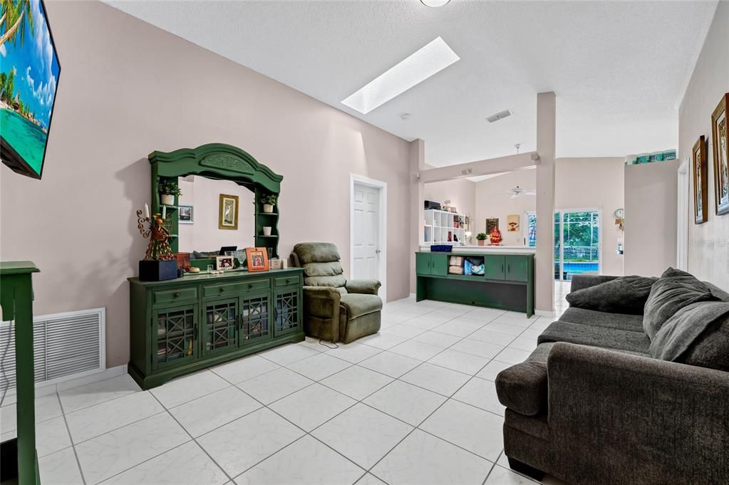 For Rent: $3,000 (3 beds, 2 baths, 1669 Square Feet)