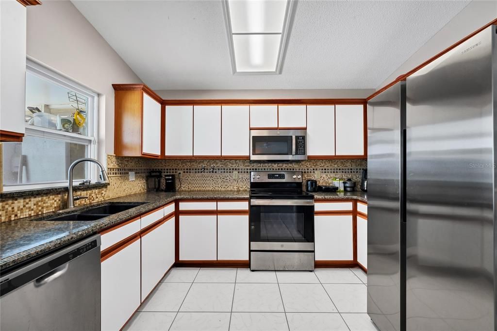 For Rent: $3,000 (3 beds, 2 baths, 1669 Square Feet)