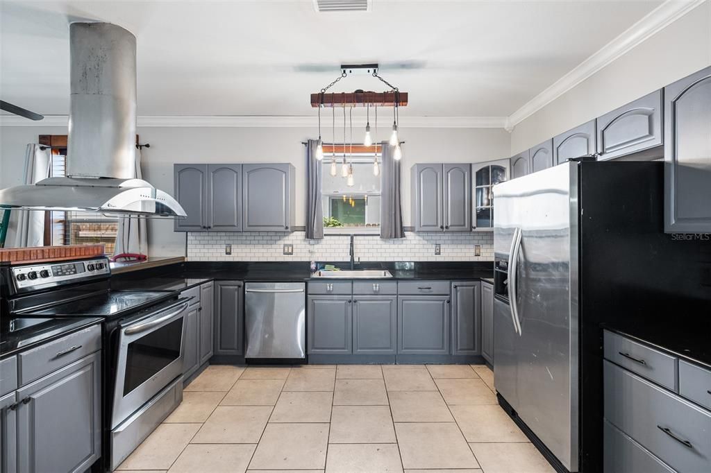 На продажу: $265,000 (3 спален, 2 ванн, 1330 Квадратных фут)