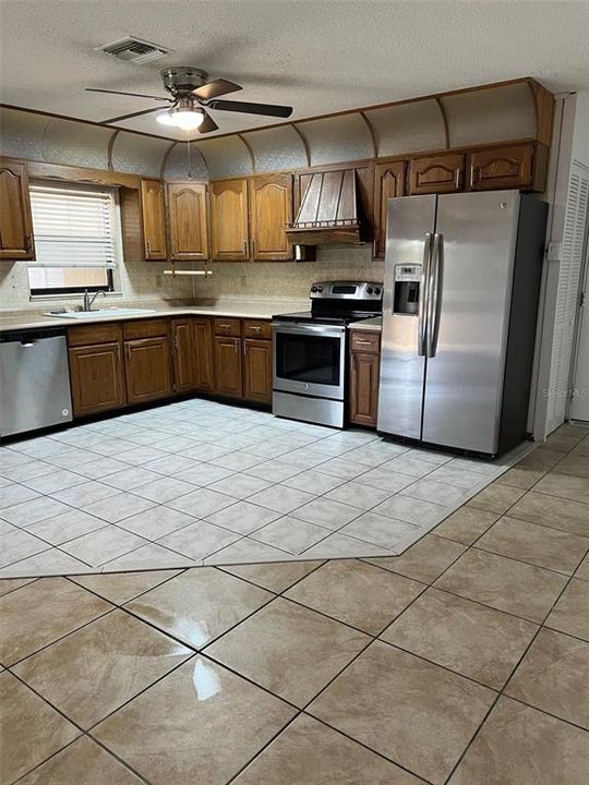 En Renta: $2,460 (4 camas, 3 baños, 2080 Pies cuadrados)