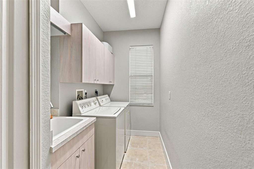Active With Contract: $860,000 (3 beds, 2 baths, 2453 Square Feet)