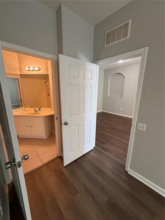For Rent: $1,999 (3 beds, 2 baths, 1247 Square Feet)