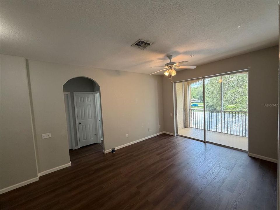 For Rent: $1,999 (3 beds, 2 baths, 1247 Square Feet)