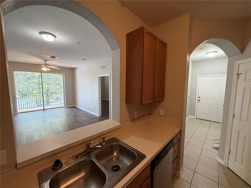 For Rent: $1,999 (3 beds, 2 baths, 1247 Square Feet)
