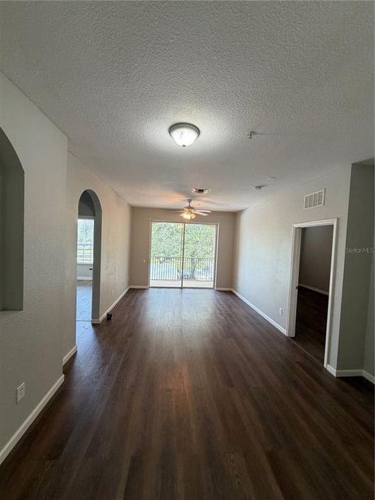 For Rent: $1,999 (3 beds, 2 baths, 1247 Square Feet)