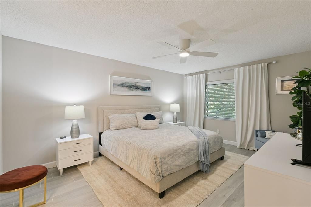 For Sale: $230,000 (2 beds, 2 baths, 1339 Square Feet)