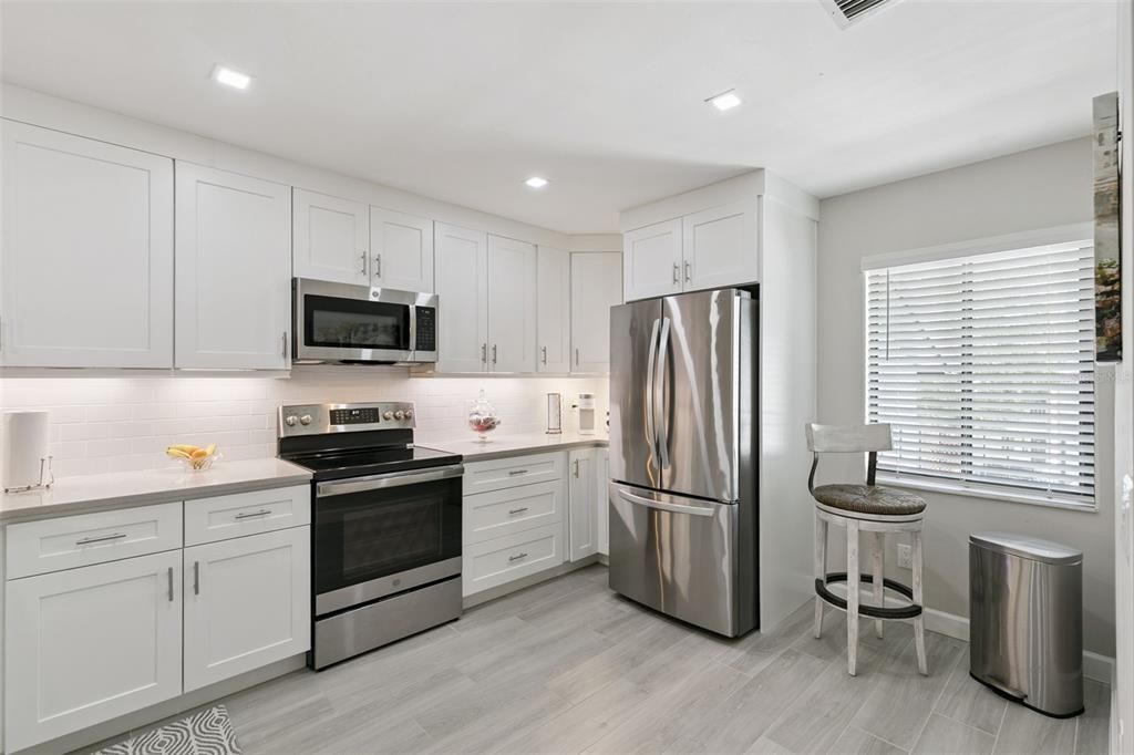 For Sale: $230,000 (2 beds, 2 baths, 1339 Square Feet)