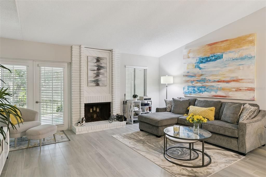 For Sale: $230,000 (2 beds, 2 baths, 1339 Square Feet)