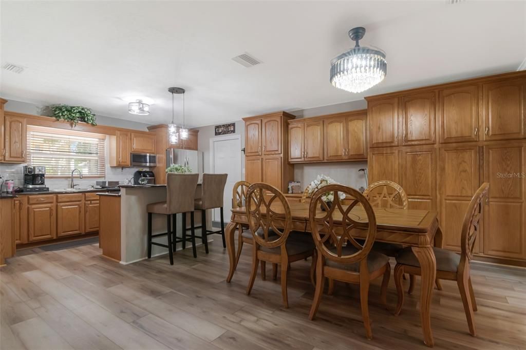 For Sale: $450,000 (3 beds, 2 baths, 1614 Square Feet)