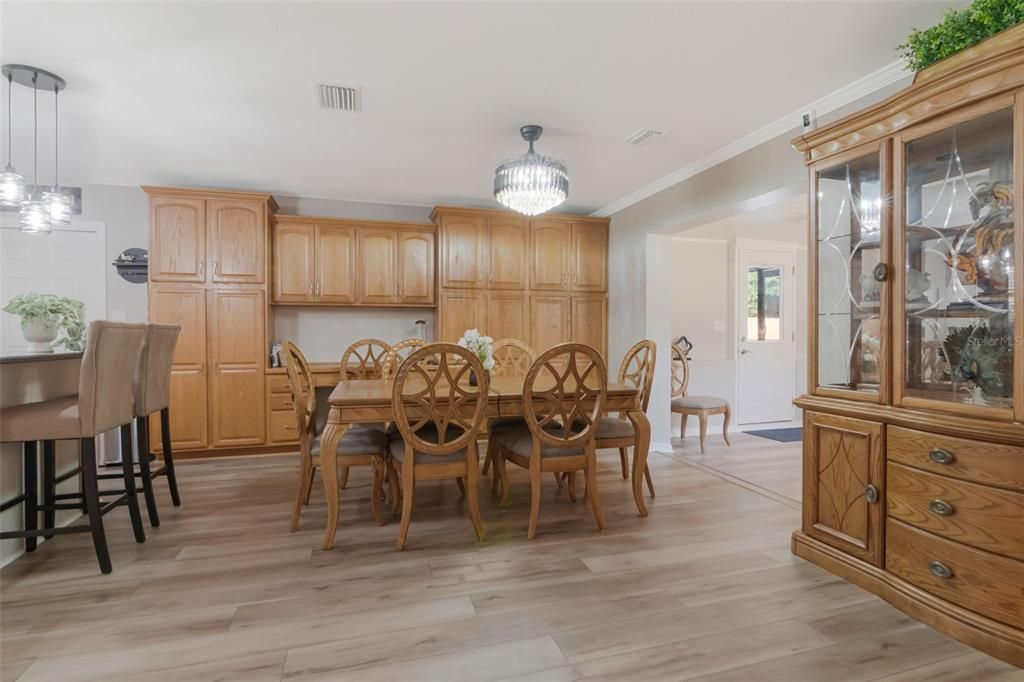 For Sale: $450,000 (3 beds, 2 baths, 1614 Square Feet)