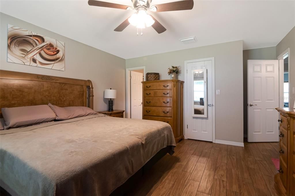For Sale: $450,000 (3 beds, 2 baths, 1614 Square Feet)