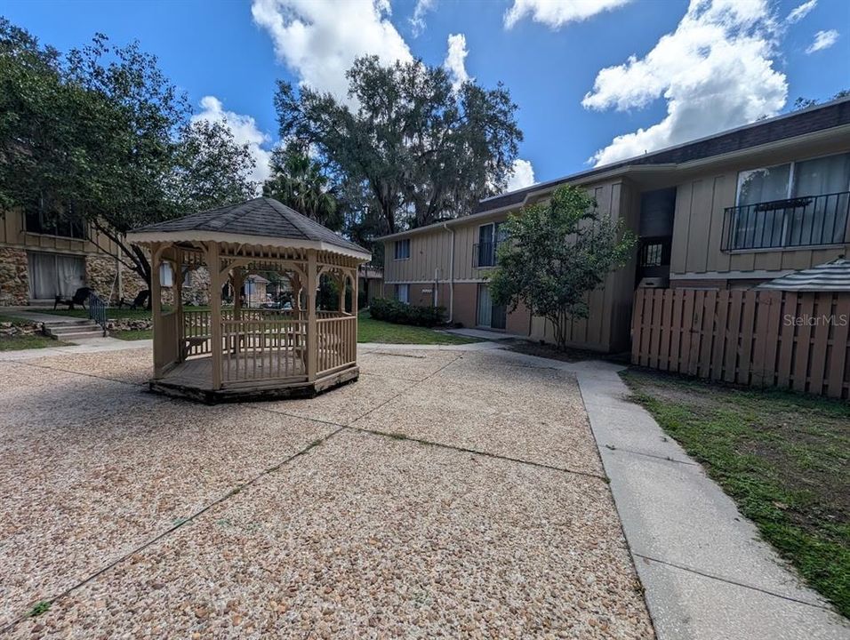 For Rent: $1,150 (1 beds, 1 baths, 630 Square Feet)