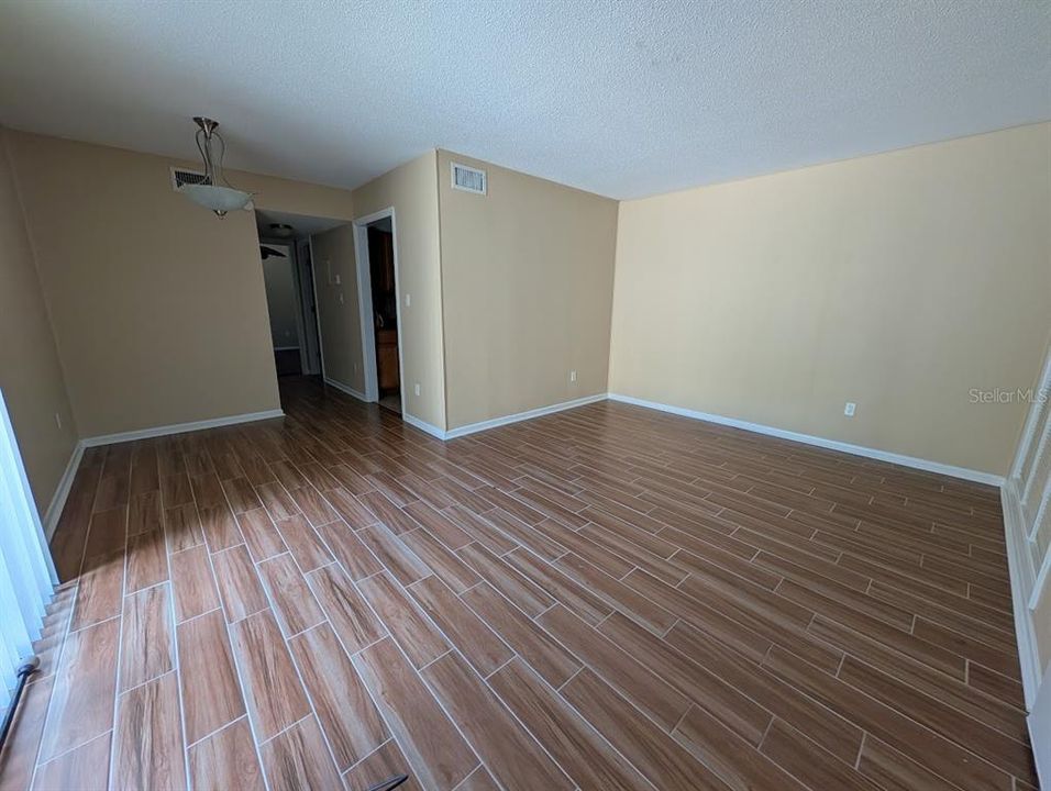For Rent: $1,150 (1 beds, 1 baths, 630 Square Feet)