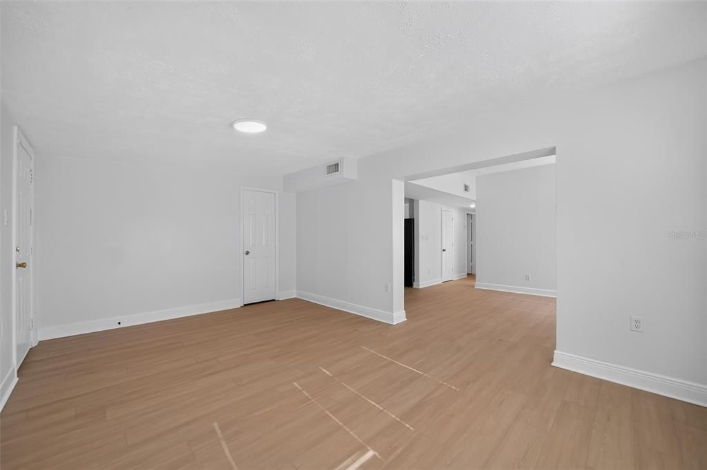 На продажу: $319,900 (3 спален, 1 ванн, 1108 Квадратных фут)