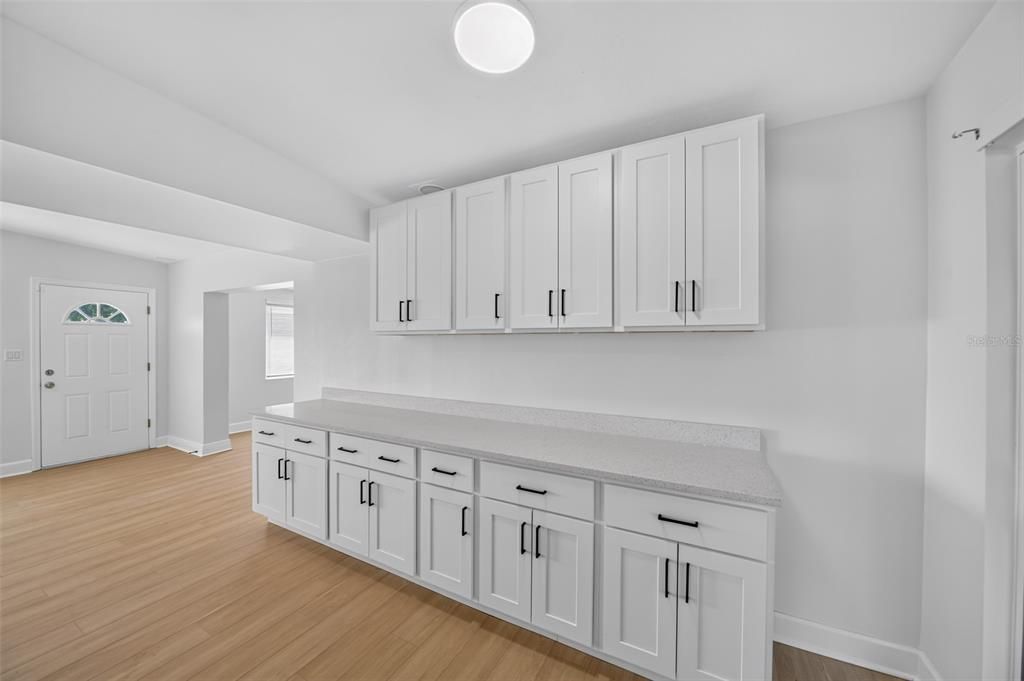 На продажу: $319,900 (3 спален, 1 ванн, 1108 Квадратных фут)