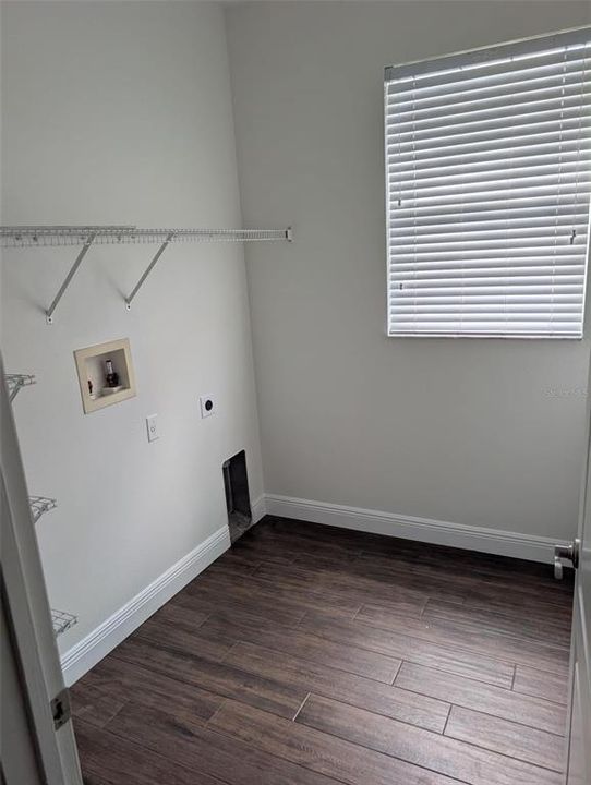 En Venta: $395,000 (4 camas, 2 baños, 2666 Pies cuadrados)